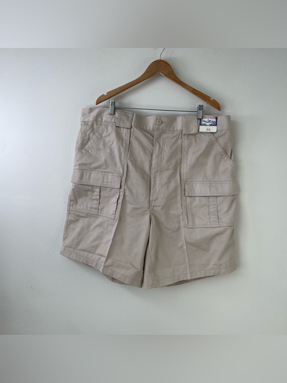 NEW Weekender Men's Cargo Shorts Size 46  Travel Gorpcore 6 Pockets Tan